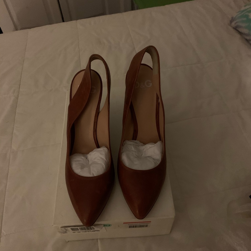Women’s D&G sling back heel.